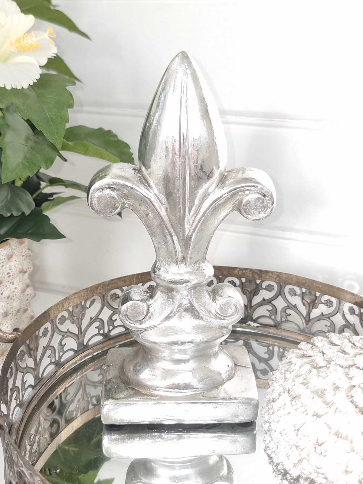 Fransk lilja i silver dekoration. Besök Blickfång.se