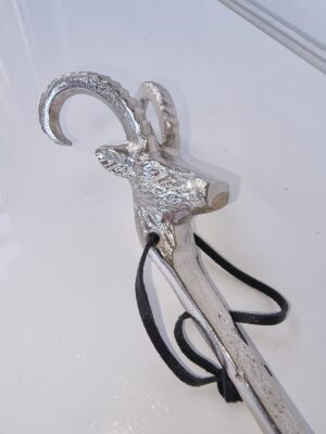 Skohorn i silver med stenbock huvud. Besök blickfång.se