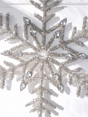 Snöstjärna i silver upphängning. Besök Blickfång.se