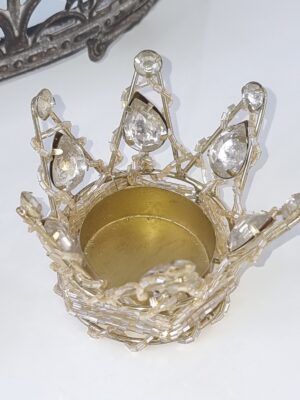 Ljuskrona i guld till värmeljus. Besök blickfång.se