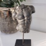 Torso man på stativ för dekoration. Besök Blickfång.se