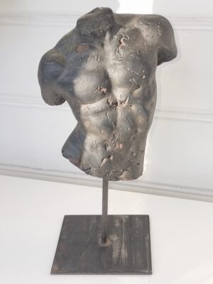 Torso man på stativ för dekoration. Besök Blickfång.se