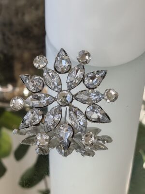 Ljusdekoration pin snöstjärna med strass. besök blickfång.se