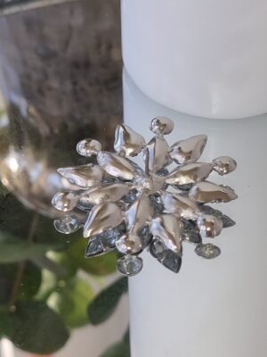 Ljusdekoration pin snöstjärna med strass. Besök blickfång.se