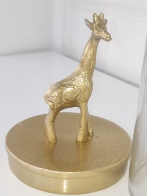 Glasburk med lock i guld med giraff. Besök Blickfång.se