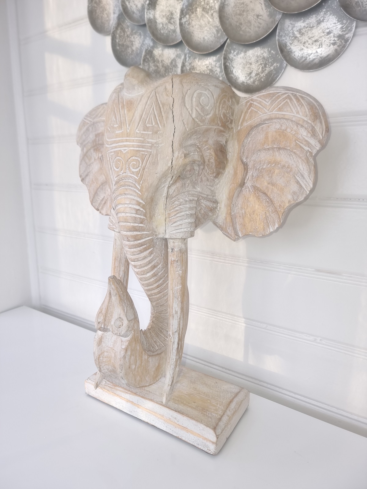Elefanthuvud-pa-fot-for-dekoration-3