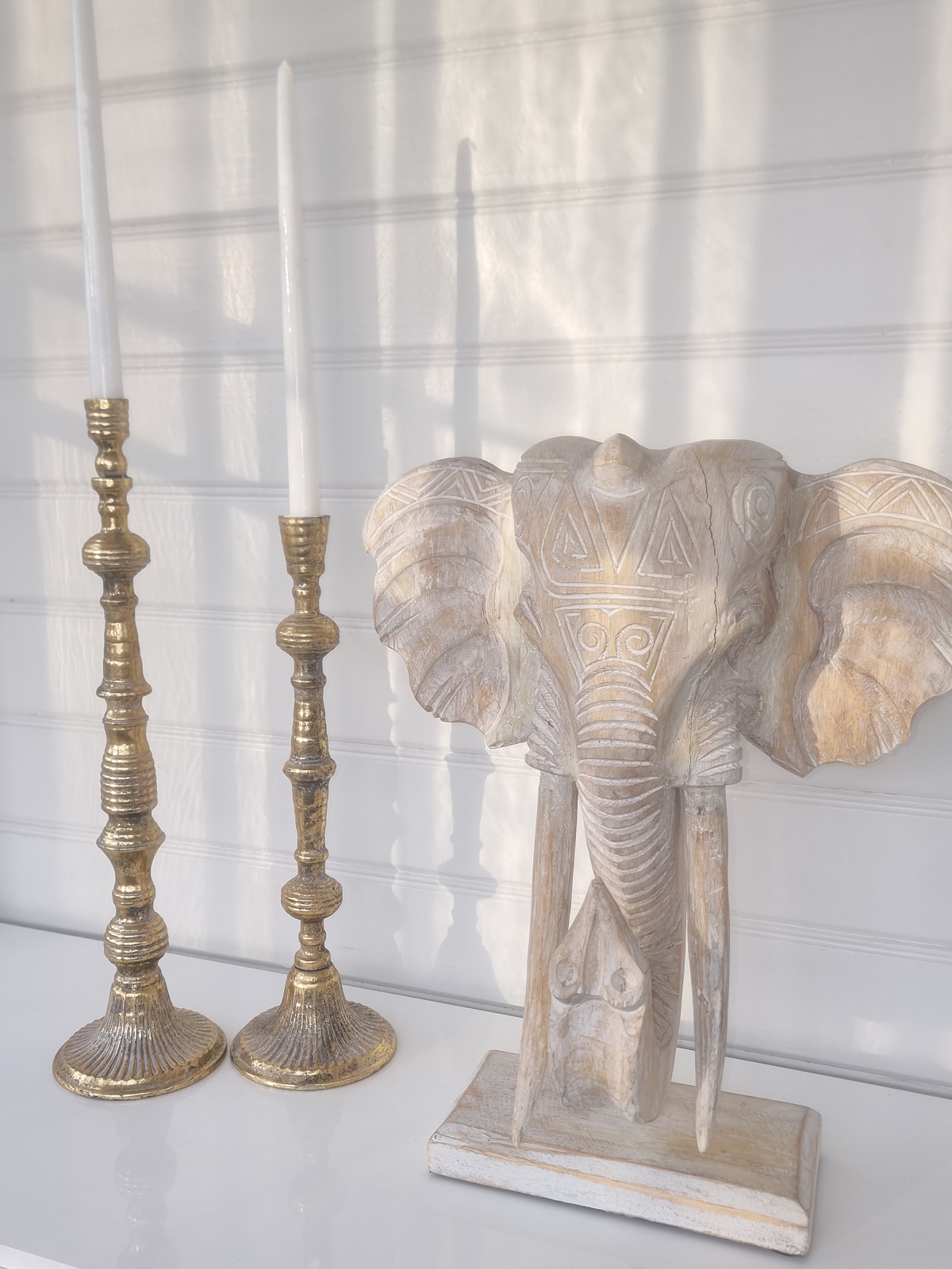 Elefanthuvud på fot för dekoration. Besök blickfång.se