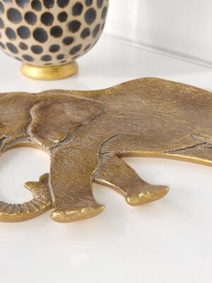 Fat en elefant i guld. Besök blickfång.se