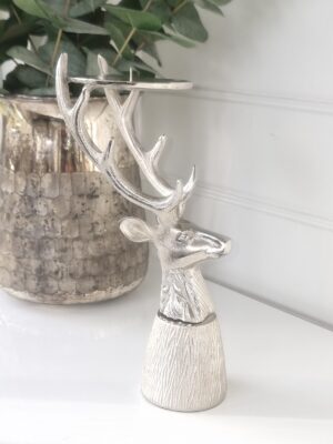 Hjort i silver ljusstake till blockljus. Besök blickfång.se