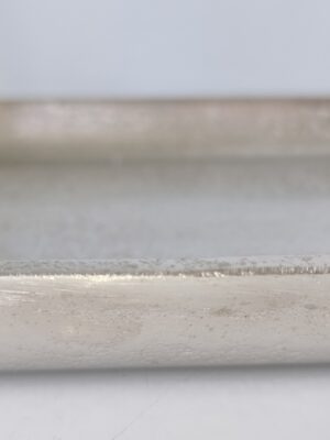 Oval ljusbricka i matt silver metall. Besök blickfång.se