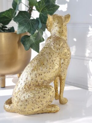 Stor sittande leopard i guld för dekoration. Besök blickfång.se