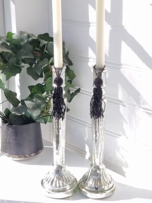 Tassel med svarta pärlor. Besök blickfång.se