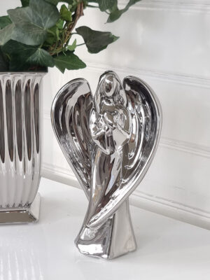 Ängel i silver figur skulptur. Besök blickfång.se