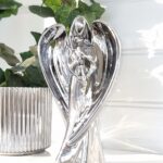 Ängel i silver figur skulptur. Besök blickfång.se