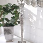 Hög smal dam figur i silver. Besök Blickfång.se