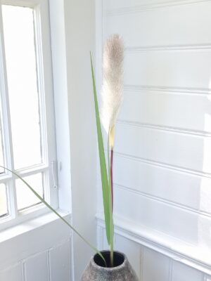 Långt konstgjort gräs. Besök blickfång.se