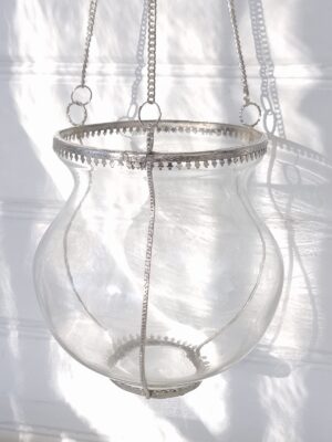 Ampel i glas och silver för upphängning. Besök blickfång.se