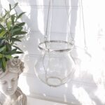 Ampel i glas och silver för upphängning. Besök blickfång.se