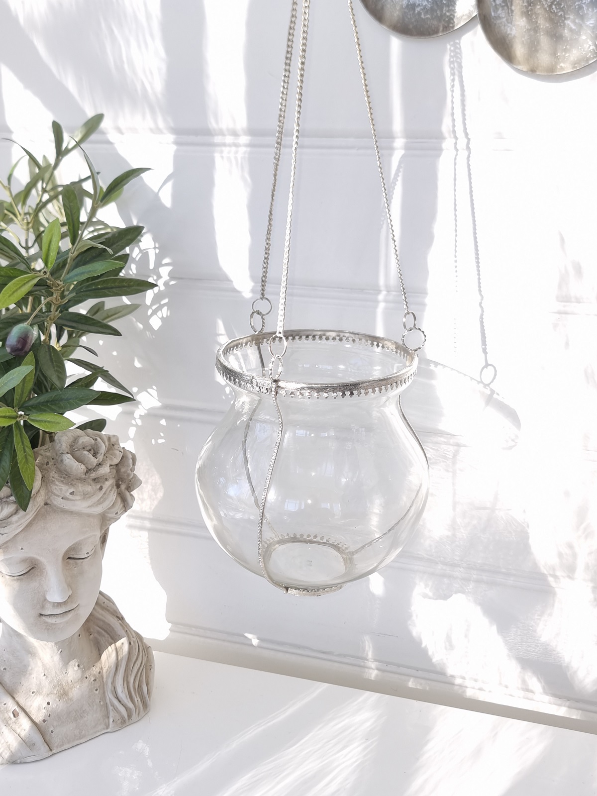 Ampel i glas och silver för upphängning. Besök blickfång.se