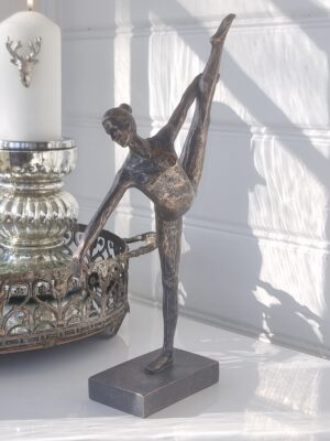 Ballerina dansare figur balett. Besök blickfång.se