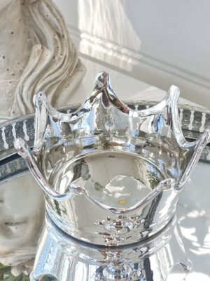 Fat krona i silver till ljus. Besök blickfång.se
