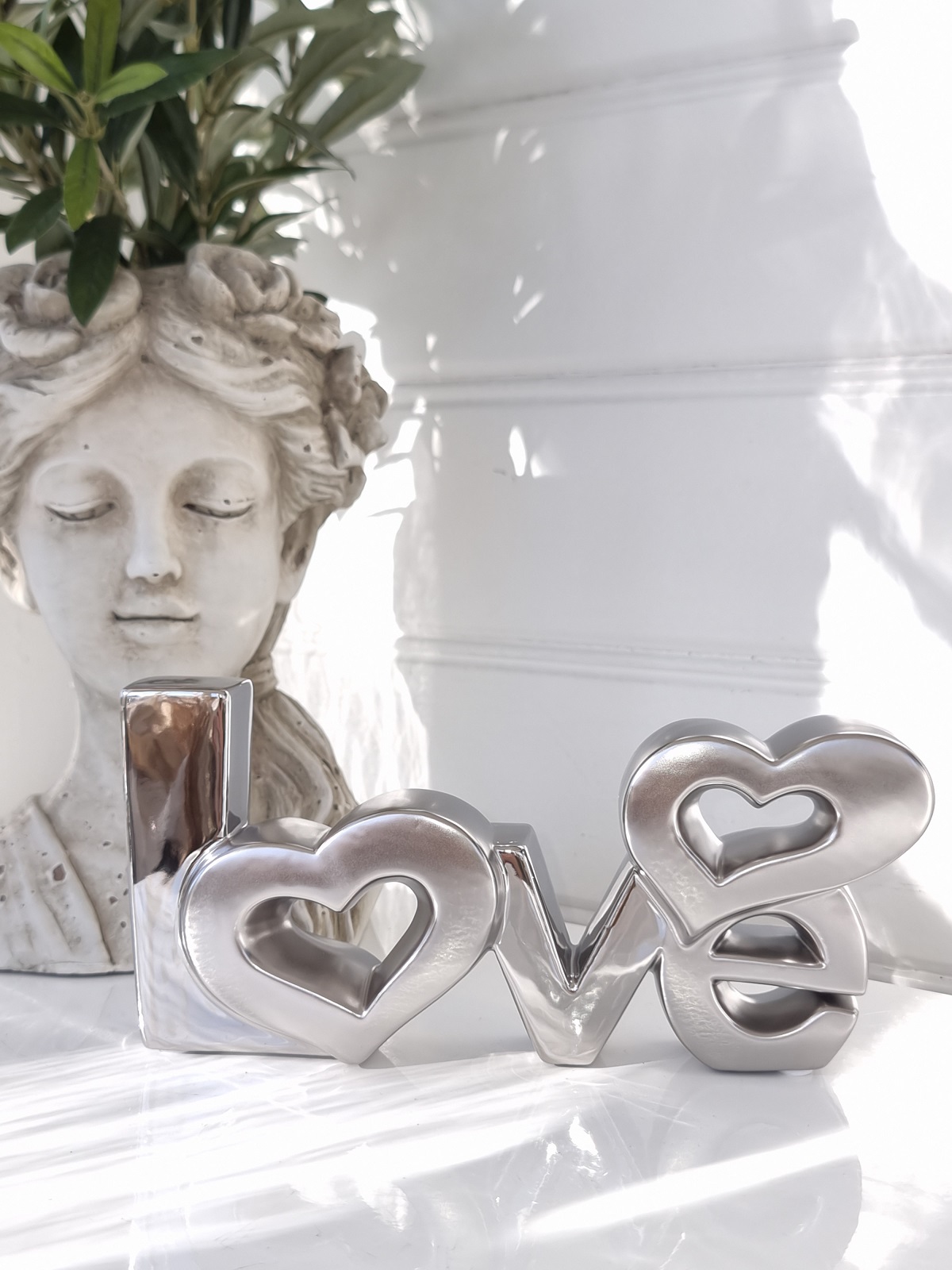 Love text i silver för dekoration. Besök Blickfång.se