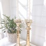 Tvistade ljus par i beige. Besök blickfång.se