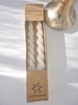 Tvistade ljus par i beige. Besök Blickfång.se