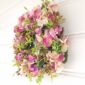 Konstgjord krans med hortensia blommor. Besök blickfång.se
