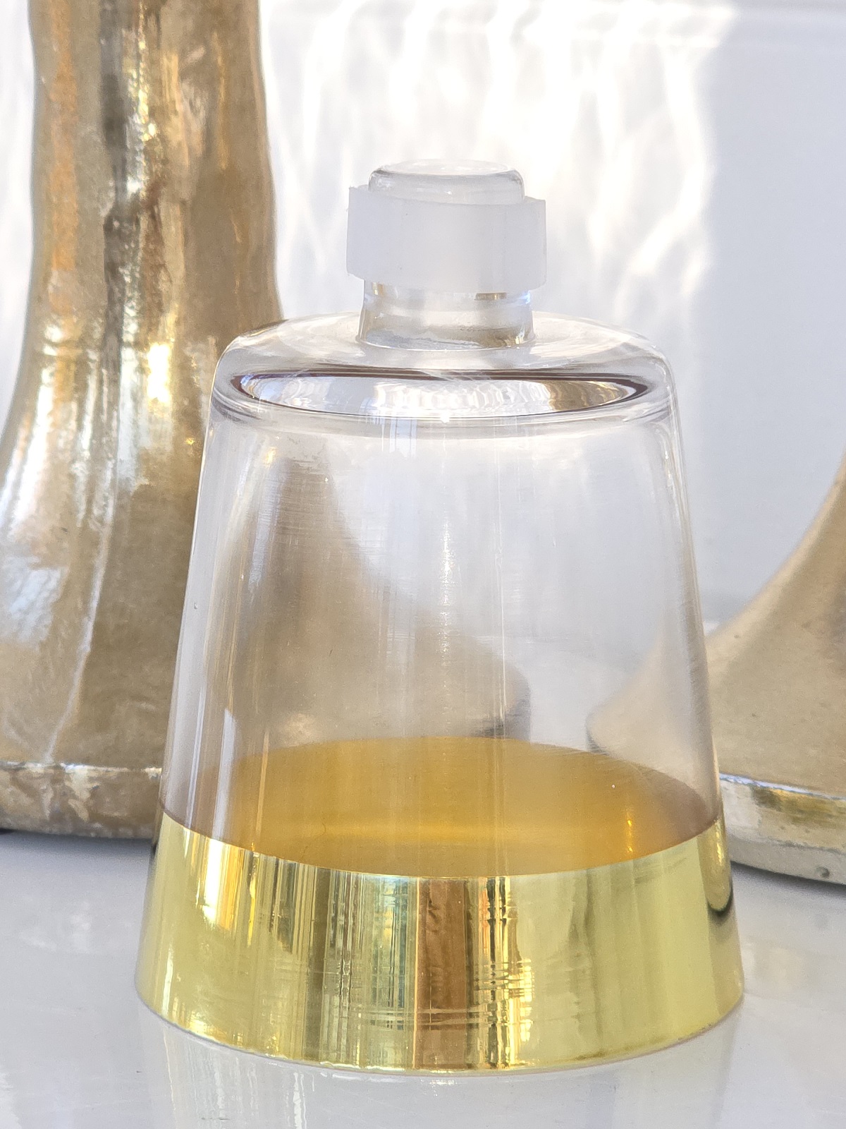 Glaskupa-ljushallare-med-kant-i-guld-1