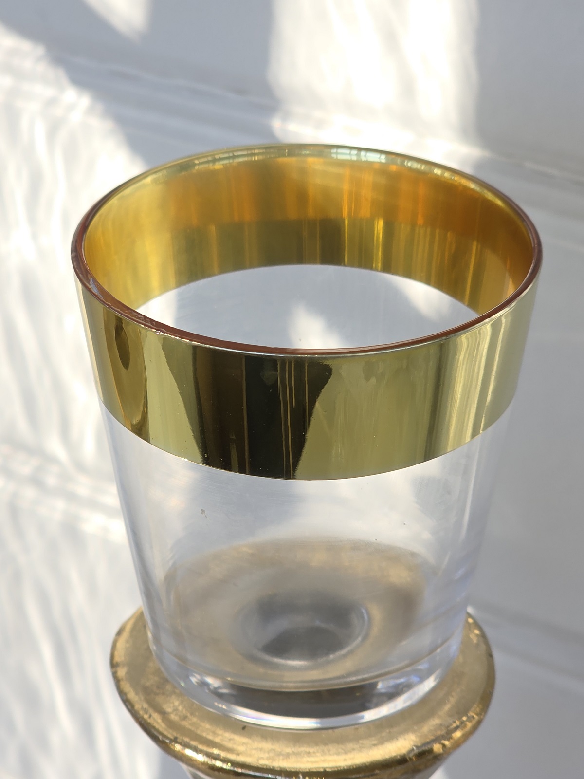 Glaskupa-ljushallare-med-kant-i-guld-2