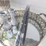 Grå långa ljus med lack. Besök blickfång.se