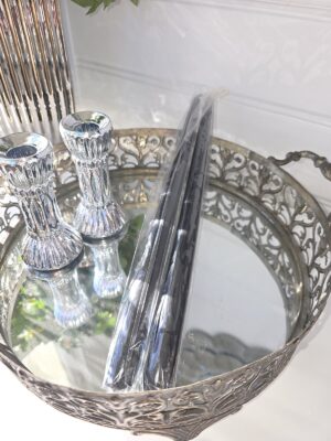 Grå långa ljus med lack. Besök blickfång.se