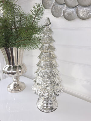 Hog-julgran-i-fattigmanssilver