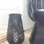 Hög svart lykta i bambu. Besök blickfång.se