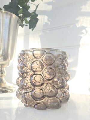 Ljuslykta med bubblor i glas. Besök blickfång.se