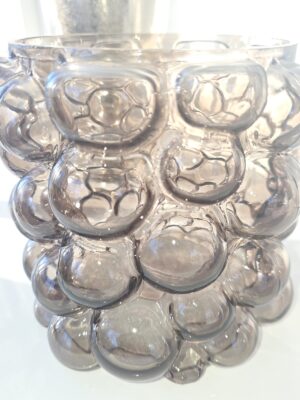 Ljuslykta med bubblor i glas. Besök blickfång.se