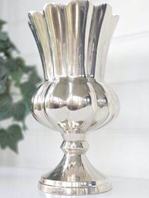 Pokal kruka i silver metall. Besök blickfång.se