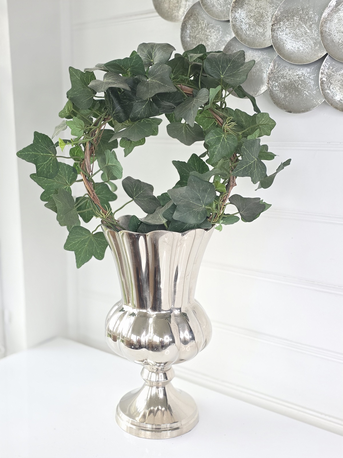 Pokal-kruka-i-silver-metall