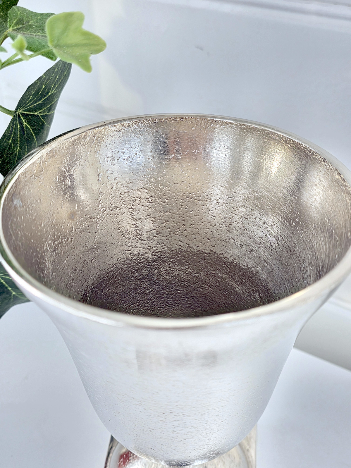 Rund-kruka-pa-fot-i-ruff-silver-2