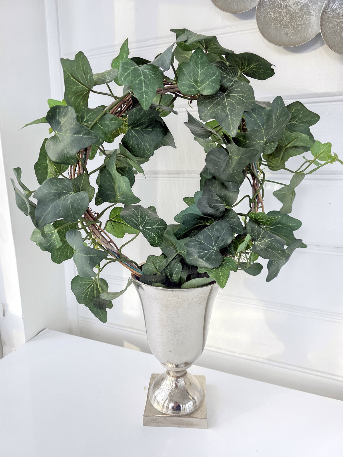 Rund-kruka-pa-fot-i-ruff-silver