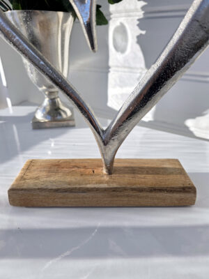 Stående hjärta i silver för dekoration. Besök Blickfång.se