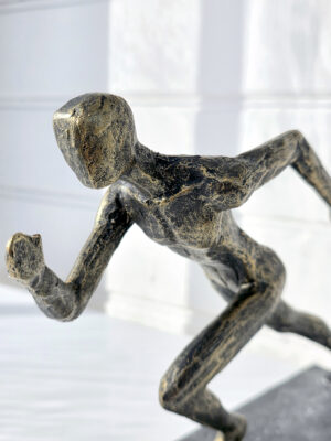 närbild på en springande person figur för dekoration
