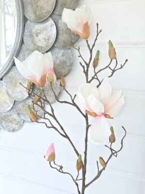 Konstgjord-vit-rosa-magnolia