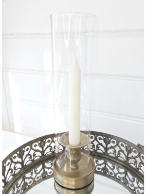 Ljusstake guld med glascylinder. Besök Blickfång.se