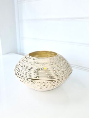 Rund lykta beige tråd metall. Besök Blickfång.se