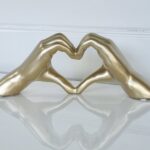 Händer hjärtformad i guld. Besök blickfång.se