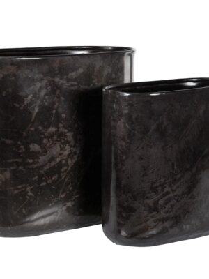 Oval kruka i metall. Besök blickfång.se