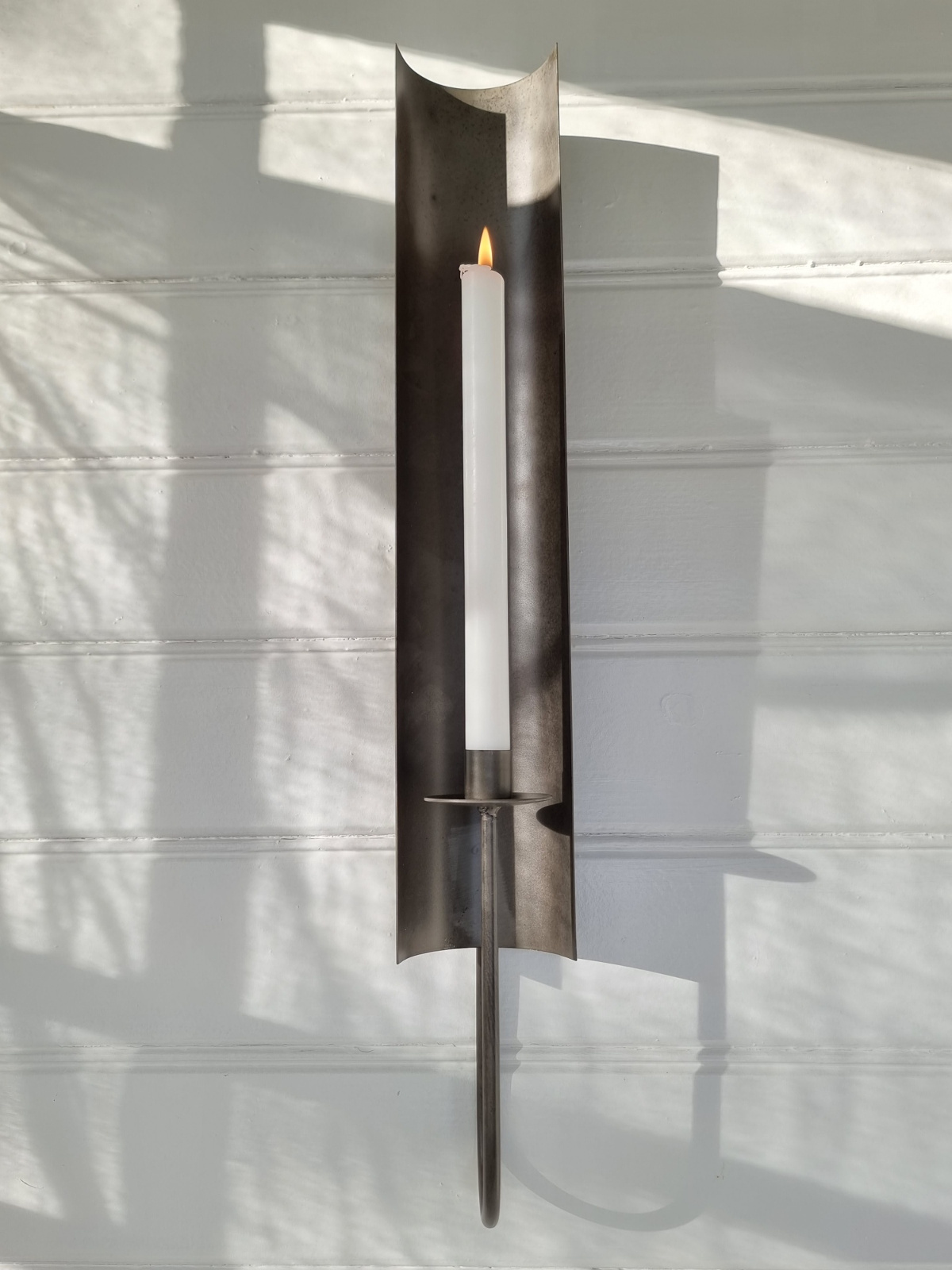 svart-vaggljusstake-i-metall-1