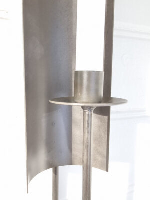 Svart väggljusstake i metall. Besök blickfång.se